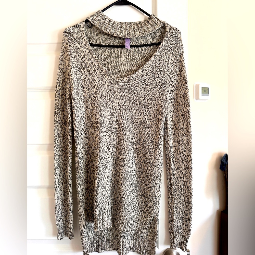 Alya gray sweater pullover.